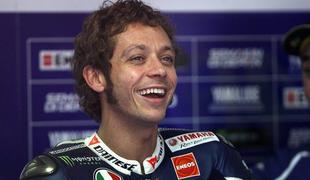 Valentino Rossi na reli v Monzo, med mehaniki tudi Slovenec