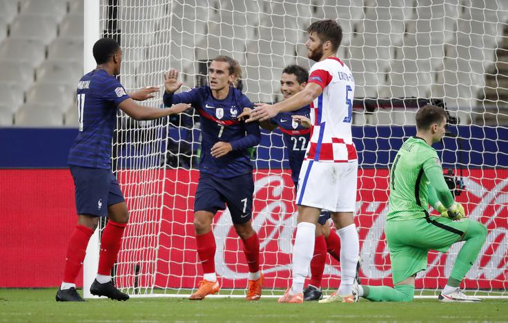 Hrvaška je osvojila prvo mesto na manj prijetnem seznamu reprezentanc, ki so v novi izvedbi lige narodov prejele največ zadetkov. Slovenska soseda jih je prejela kar osem, kar je presenetljiv podatek za aktualnega svetovnega podprvaka, a je treba tudi priznati, kako so imeli na papirju najtežje delo, saj so gostovali pri aktualnih evropskih (Portugalska) in svetovnih (Francija) prvakih. Kljub trem doseženim zadetkom so doživeli dva prepričljiva poraza.  | Foto: Reuters