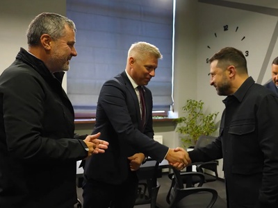 Ministra Kajzer in Hajdinjak sta se v Kijevu sestala z Zelenskim
