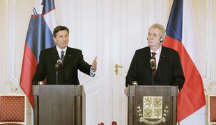 Pahor v Pragi: Skupna rešitev begunske krize brez premestitev ni mogoča 