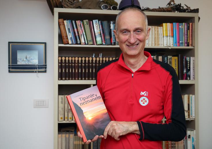 Hribi zanj niso samo hoja, ampak priložnost za ustvarjanje. Napisal je že vrsto vodnikov in leposlovne planinske literature. | Foto: osebni arhiv Vladimir Habjan