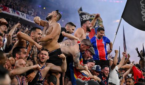 Izgredi po zmagi PSG, mir se je vrnil šele ob 3.30 #video