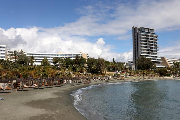 Limassol na Cipru | Sprehajališča ob morju in plaže v mestu Limassol te dni samevajo. | Foto Reuters