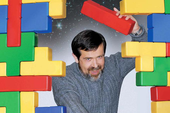 Rus Aleksej Pažitnov je oče videoigre, za katero je najbrž slišal že vsak - Tetrisa. Igro je izdal junija 1984. Znani videoigram posvečeni medij IGN jo je leta 2007 označil za drugo najboljšo igro vseh časov, takoj za Super Mario Bros. Tetris ima tudi Guinnessov rekord za igro, ki je bila predelana za največ različnih konzol in igralnih sistemov, kar 65-krat. | Foto: 