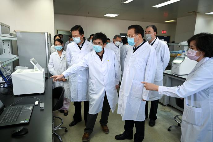 koronavirus Kitajska Wuhan | Kitajska se je na kritike držav odzvala z besedami, da je bilo sodelovanje s preiskovalci WHO "odprto, pregledno in odgovorno". | Foto Reuters
