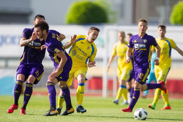 V prvem polčasu nismo videli zadetkov. | Foto: Urban Urbanc/Sportida
