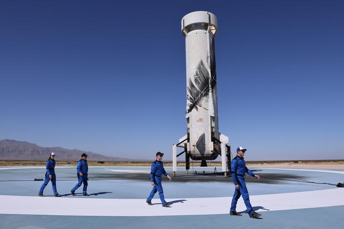 Kratki poleti na rob vesolja so za Bezosa donosen posel. | Foto: Reuters