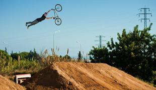 Gorski in BMX-kolesarji drzno nad Divjino