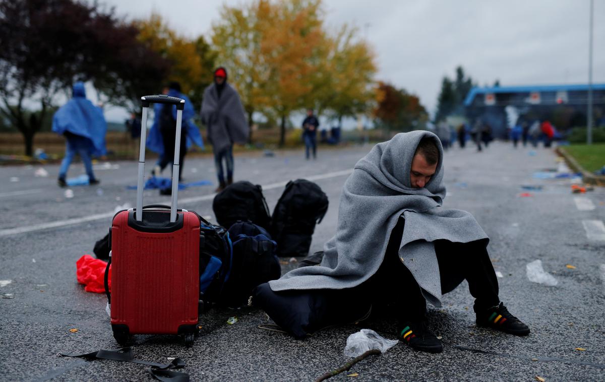 Migranti na Hrvaškem | "Niso neposredno pregnani na Hrvaško, temveč na območje, na katerem imajo stik samo s hrvaškim ozemljem. Potemtakem lahko sklepamo, da jih podijo na Hrvaško, kar je tudi očitno", je izjavil načelnik hrvaške obmejne policije Zoran Ničeno. | Foto Reuters
