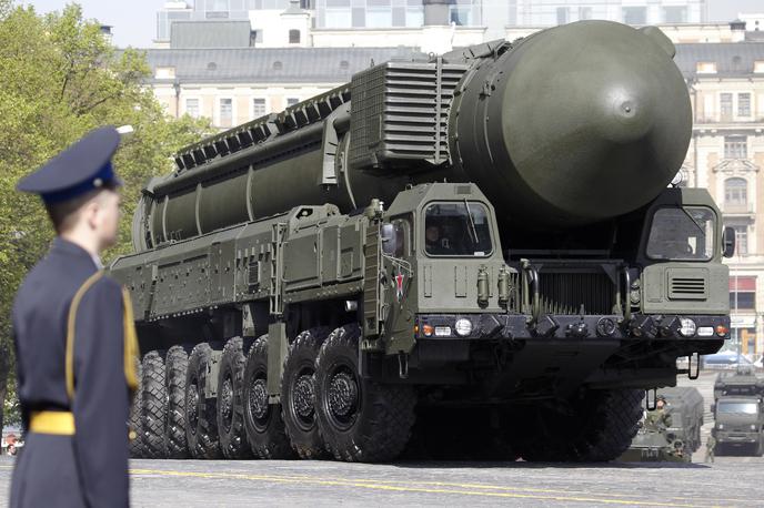 Ruska raketa topol | Ruska vojska je danes na jugu države preizkusila medcelinsko balistično raketo topol-M (na fotografiji). | Foto Reuters