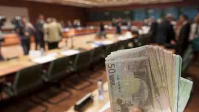 Deloitte: Slovenski poslovneži pri politikih zaznavajo pričakovanje daril