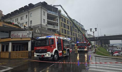 Požar sredi Maribora: na terenu poklicni in prostovoljni gasilci #foto #video