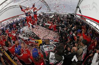 VIDEO: Nezemeljski Loeb, čarobna atmosfera