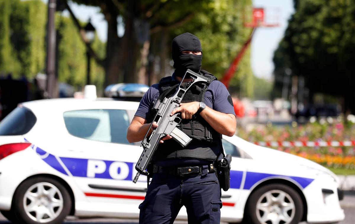 Pariz Policija PSG | V Parizu, ki bo v kratkem gostil olimpijske igre, po nizu terorističnih napadov v zadnjih letih veljajo poostreni varnostni ukrepi.  | Foto Reuters