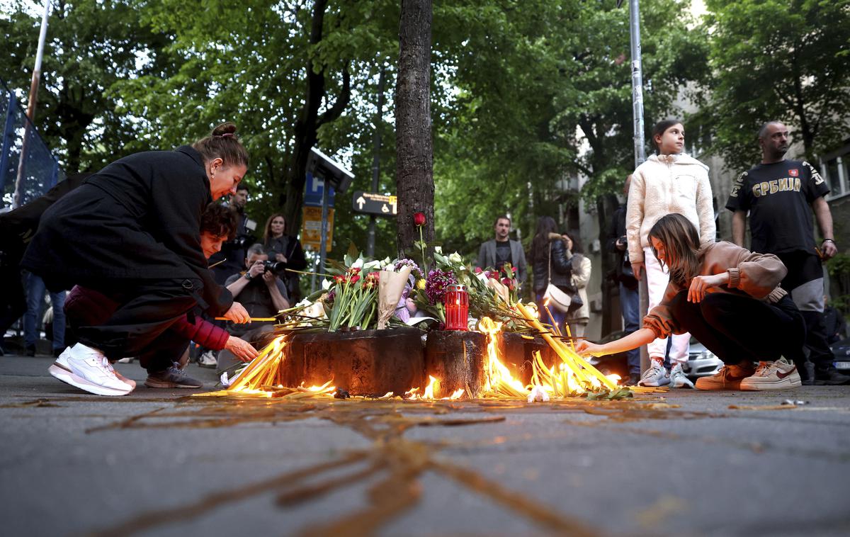 Srbija | V Srbiji se tudi nadaljuje tridnevno žalovanje, ki ga je vlada razglasila po prvem napadu v sredo.  | Foto Guliverimage