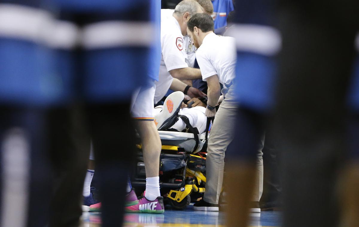 Nerlens Noel | Nerlensa Noela so po padcu prepeljali v bolnišnico. | Foto Reuters