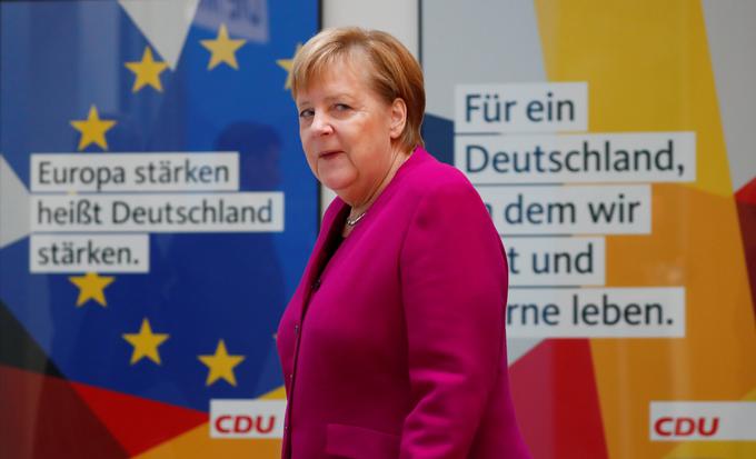 Zaradi poraznih izidov CSU in SPD na bavarskih deželnih volitvah se po oceni poznavalcev trese tudi nemška zvezna vlada v Berlinu, ki jo vodi kanclerka Angela Merkel. | Foto: Reuters