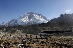 Pakistanska vojska s helikopterjem v Himalaji rešila slovenskega alpinista