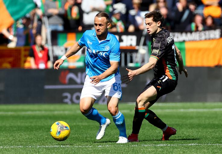 V serie A igra veliko slovaških reprezentantov. Zvezni igralec Napolija je denimo Stanislav Lobotka. | Foto: Reuters