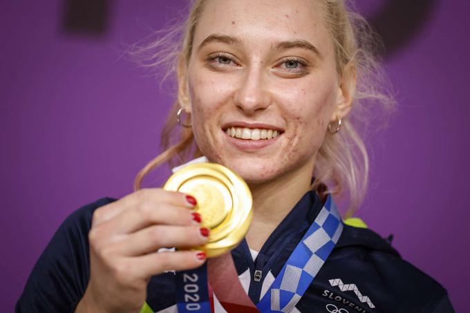 Prva olimpijska prvakinja v zgodovini športnega plezanja | Foto: Anže Malovrh/STA
