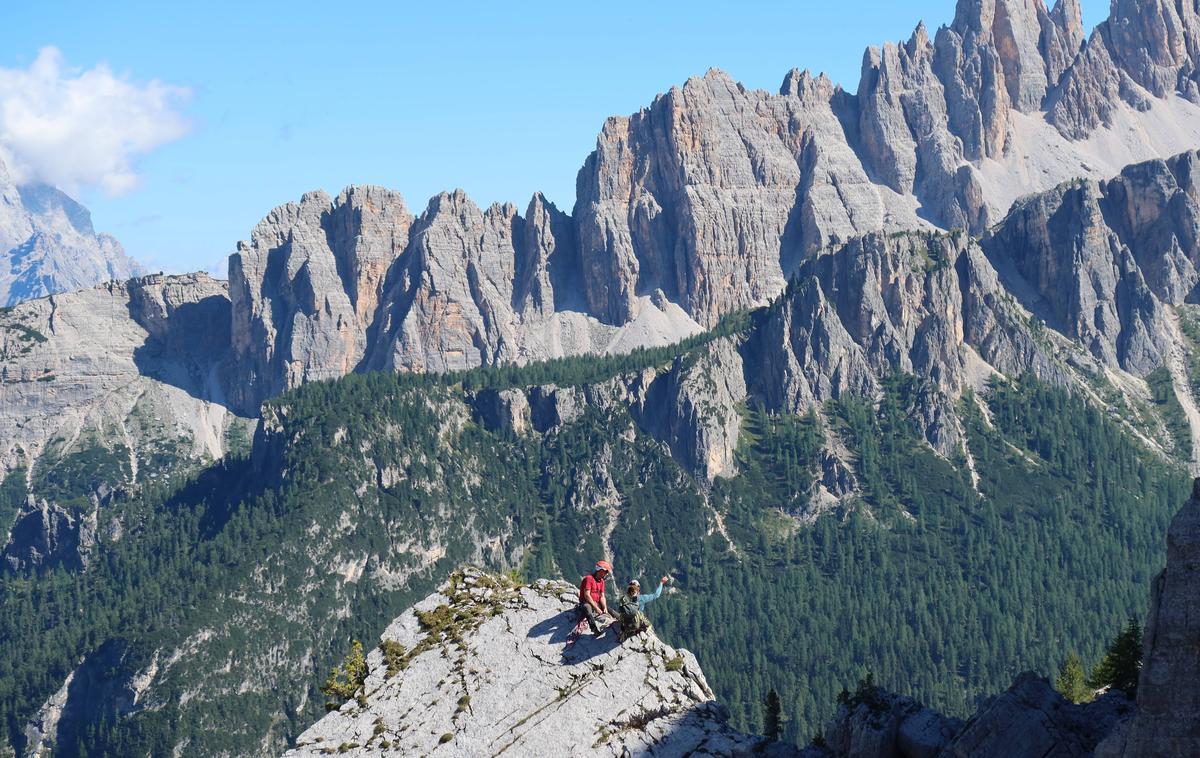 Dolomiti, Italija | Geološke službe ugotavljajo, da je porast sklanih podorov, ki v Dolomitih niso redkost, posledica geomorfoloških procesov, povezanih z razpadanjem permafrosta. Povečanje lomljenja skal je posledica ekstremne vročine in vremenskih pojavov, ki so nedvomno povezani s podnebno krizo. | Foto Guliverimage