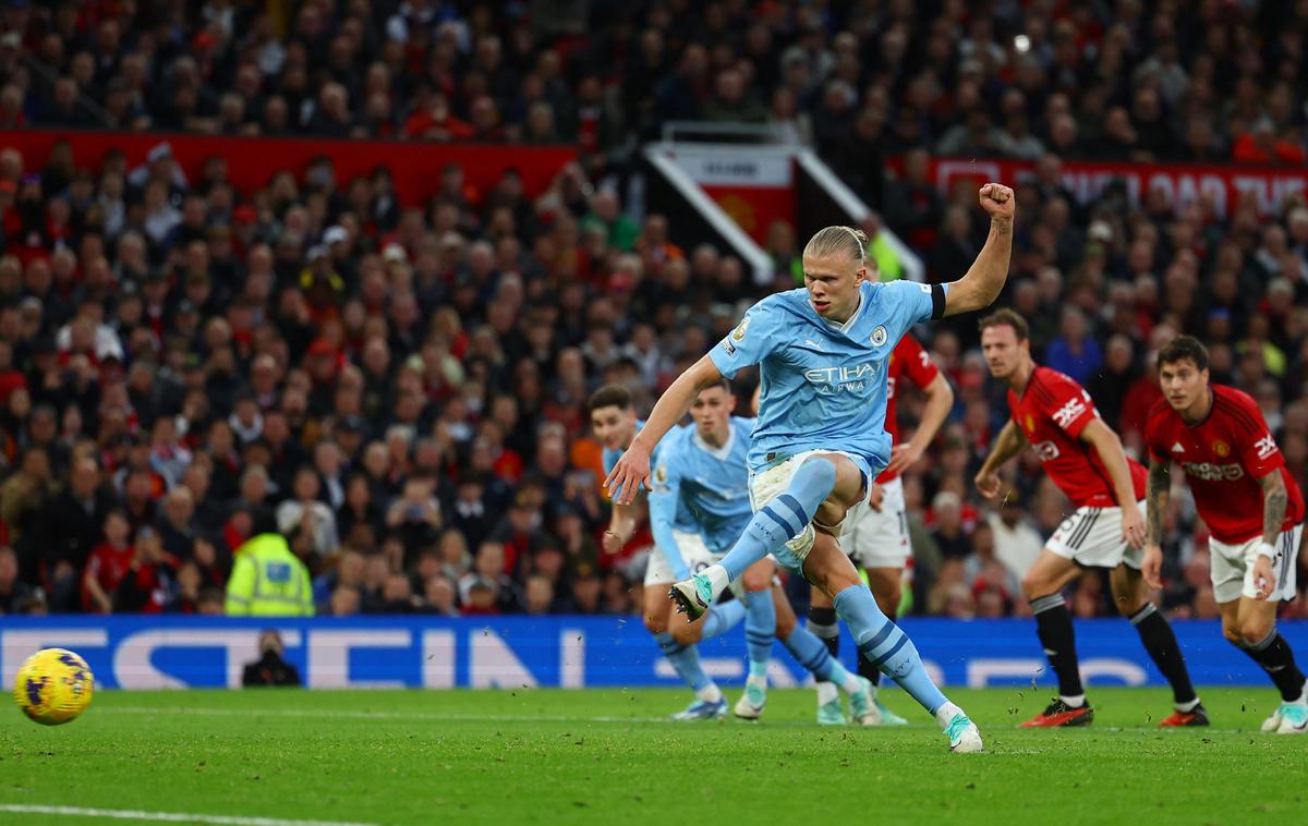 Manchester City Erling Haaland Manchester United | Erling Haaland je svoj 10. gol sezone v premier ligi dosegel z bele točke. | Foto Reuters