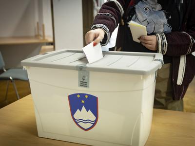 Pred referendumi še danes mogoče prijave za glasovanje na domu ali volišču Omnia