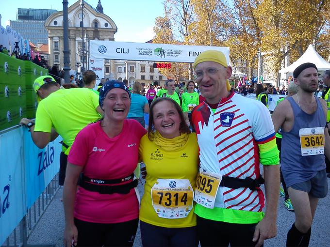 Lani je mali maraton ljubljanskega maratona pretekel v družbi slepe tekačice Sabine Dermota. | Foto: Osebni arhiv