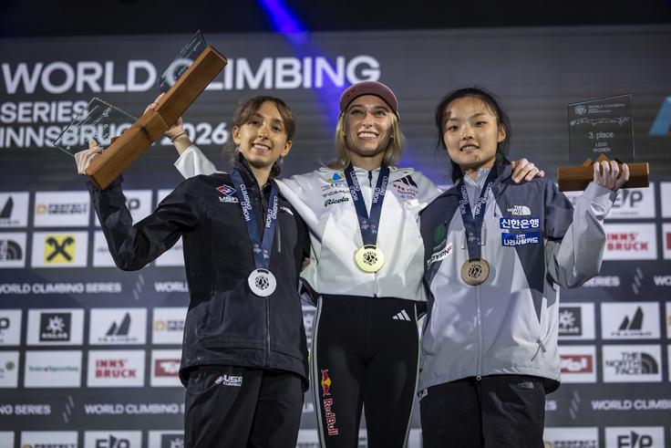 Najboljše tri na tekmi v težavnosti v Innsbrucku: Annie Sander (2. mesto), zmagovalka Janja Garnbret in tretjeuvrščena Chaehyun Seu. | Foto: Dimitris Tosidis/World Climbing