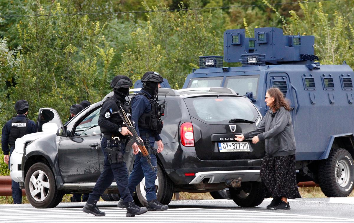 Kosovo, policija | V nedeljskem napadu na policiste na severu Kosova so bili ubiti en policist in štirje napadalci, več je bilo prijetih. Zasegli so jim tudi ogromno količino orožja.  | Foto Reuters