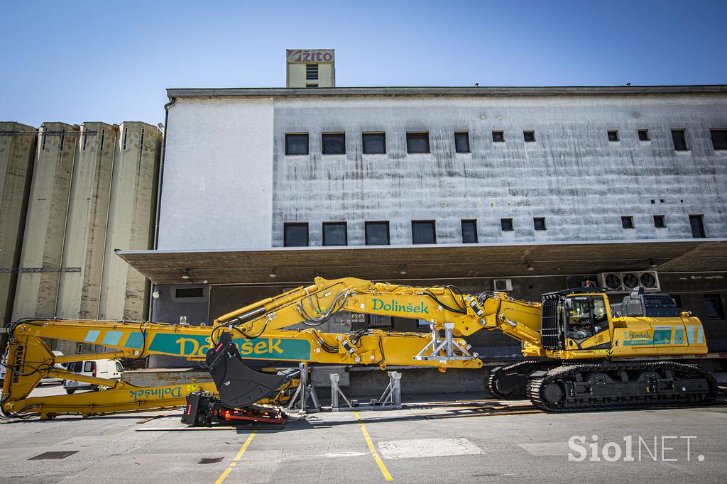 Žito silosi v ljubljanskem BTCju. silos žito