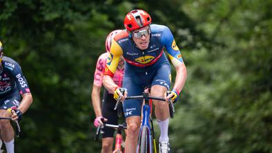 Tim Declerq kritično o nevarnem dirkanju, izpostavil Mateja Mohoriča