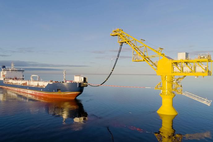 Terminal za utekočinjeni zemeljski plin | Zaradi sankcij morajo Rusi svoj utekočinjeni zemeljski plin s terminalov v Obskem zalivu v Sibiriji na skrivaj prevažati po Arktičnem oceanu v Azijo. Fotografija je simbolična. | Foto Guliverimage