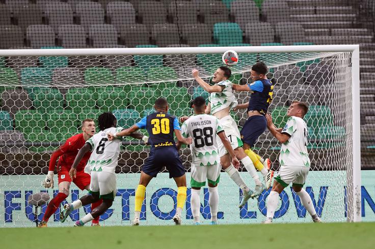 Luka Menalo je zadel za 2:2. | Foto: www.alesfevzer.com