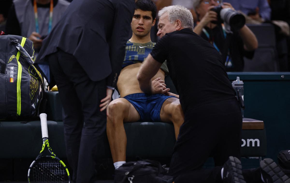 Carlos Alcaraz, Pariz | Carlosa Alcaraza je v četrtfinalu Pariza ustavila poškodba. | Foto Reuters