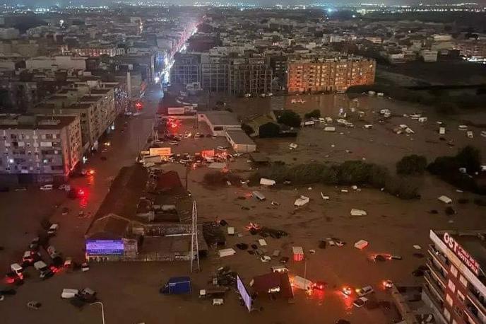 Poplave v Španiji | Največ škode so povzročile obsežne poplave, ki so odnašale avtomobile. | Foto Meteo Tras es Montes - Portogallo