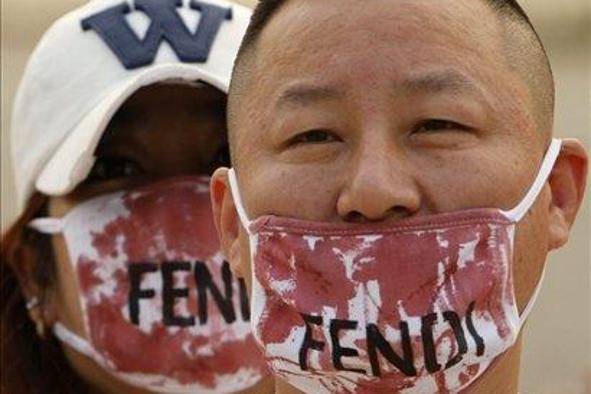 Fendi razburja s krzneno kolekcijo, slovenski oblikovalci do uporabe skeptični 