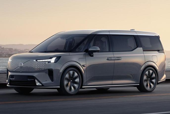 Prvi Volvov "kombi": razkrili so notranjost #foto