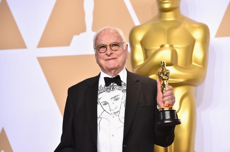 James Ivory, najstarejši dobitnik oskarja do zdaj, je nosil majico s podobo Timothéeja Chalameta - glavnega igralca iz filma Pokliči me po svojem imenu. | Foto: Getty Images