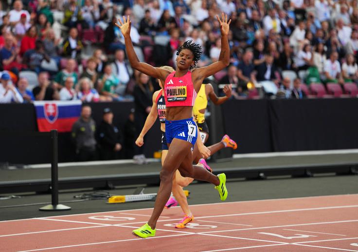 Med atletinjami je na 400 m s časom 49,07 prva ciljno črto prečkala Marileidy Paulino. | Foto: Reuters