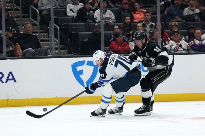 Anže Kopitar | Kralji Anžeta Kopitarja so na krilih domačih navijačev s 3:0 premagali Winnipeg Jets. | Foto Reuters