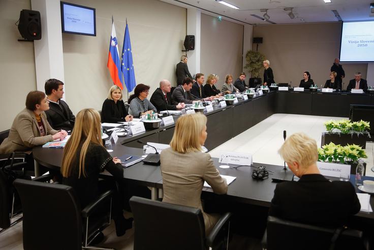"Snovalci vizije si v javni razpravi močno prizadevajo izpostaviti, da vizija ne prihaja od vlade, ampak od državljanov in da njeno snovanje vključuje "vse deležnike"." | Foto: STA ,