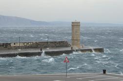 Na Hrvaškem zaprta avtocesta in most na Pag