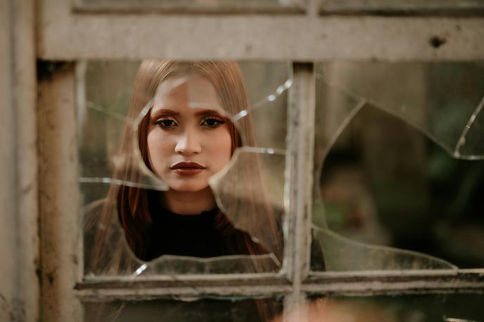 ženska, dekle, šipa | Foto Pexels