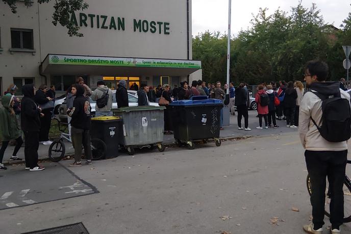 Tako so glasovali na predčasnih voliščih in voliščih omnia: razlika je velika