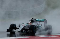 Hamilton kralj dežja, Vettel z novim motorjem drugi