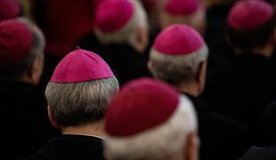 Vplivni kardinal obtožen spolne zlorabe najstnice