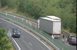 Na dolenjski avtocesti odstranili posledice nesreče, zastoj ostaja