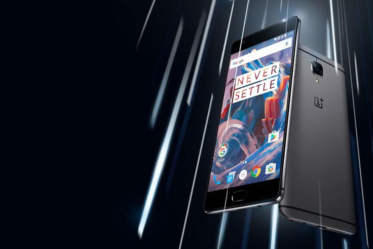 Baterija novega modela podjetja OnePlus, ki si je v zadnjih dveh letih ustvarilo sloves s telefoni, ki lahko ob polovični ceni tekmujejo z najbolj zmogljivimi napravami na svetu, ni presežek. A programska oprema OnePlus 3 je optimizirana za kar najboljšo energetsko učinkovitost. Prvi uporabniki pametnega telefona, ki je izšel pred enim mesecem, poročajo, da baterija brez težav zdrži več kot en dan.  | Foto: 