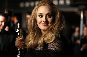 Adele za minuto nastopa želela bajnih 115 tisoč evrov